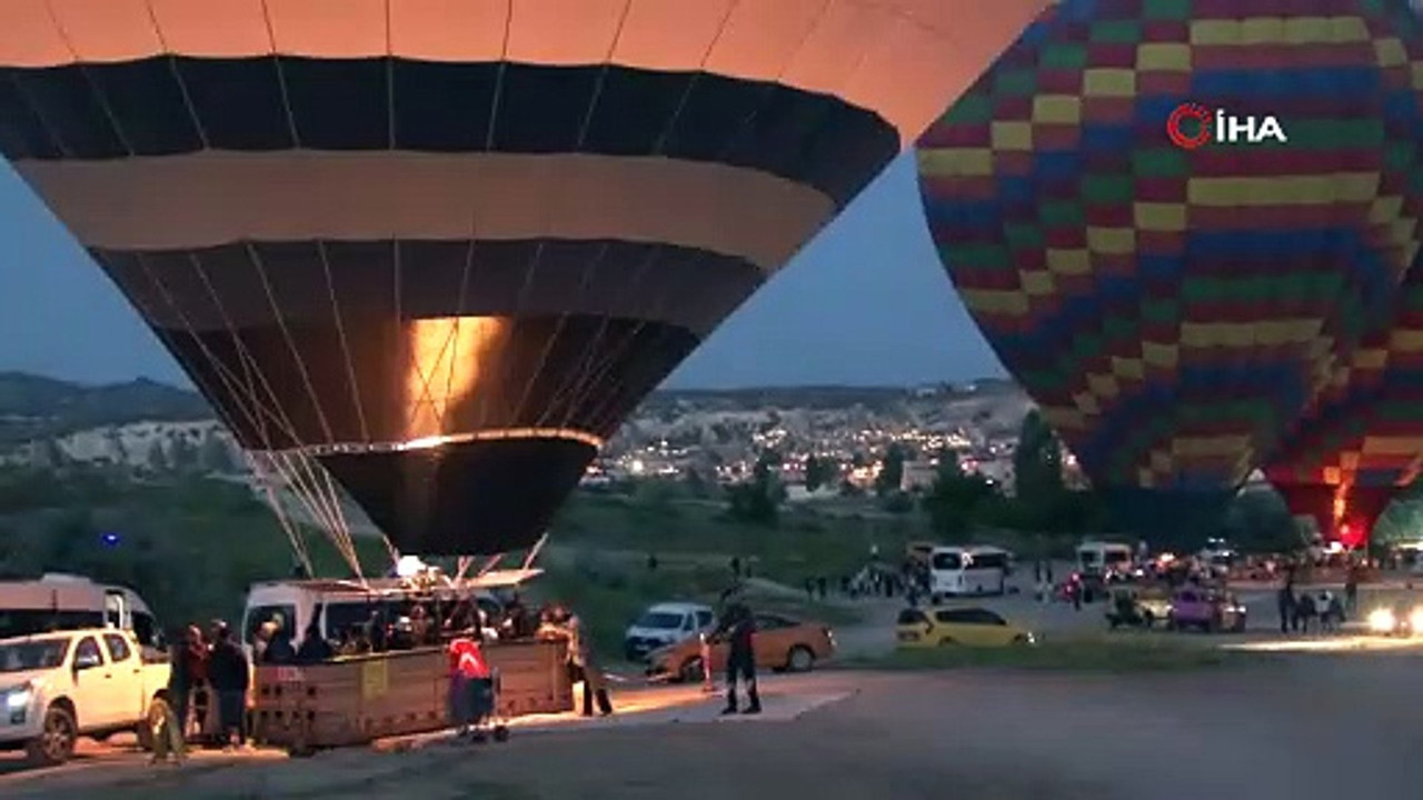 Kapadokya Da Balonlar Atat Rk Posterleri Ve T Rk Bayraklar Ile