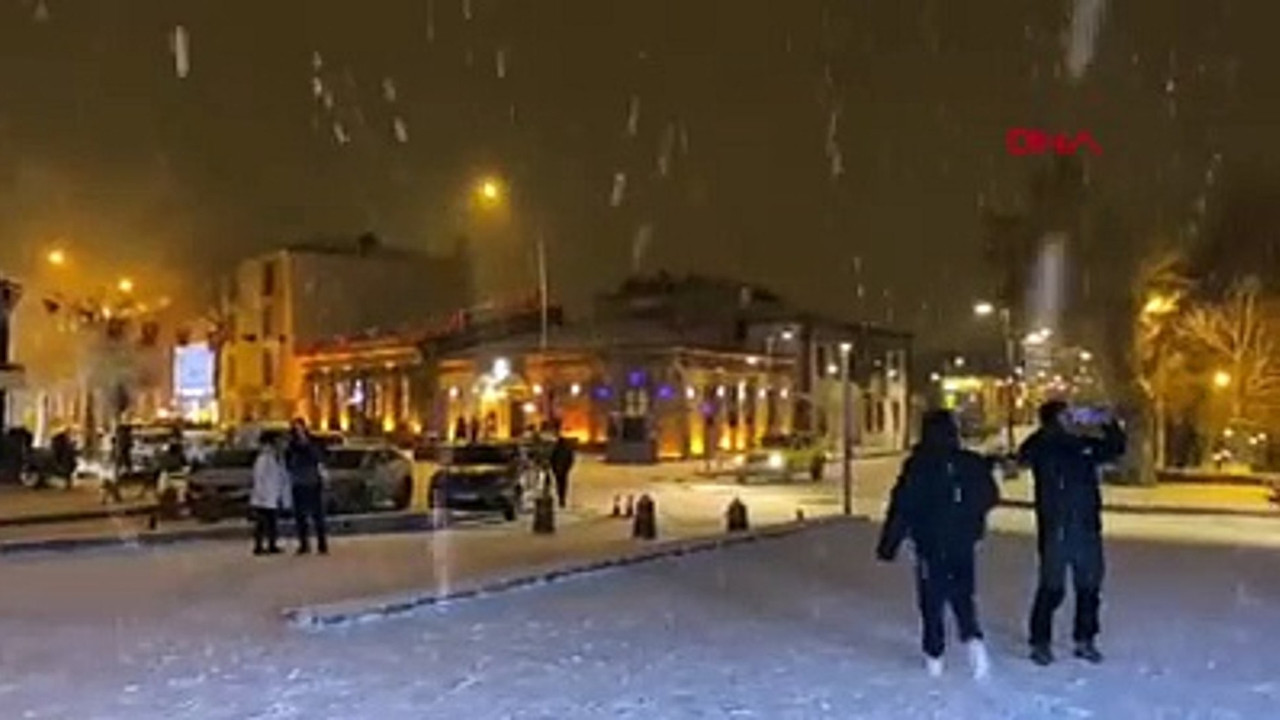 Kar fena bastırdı Yollar kapandı araçlar mahsur kaldı Haber3