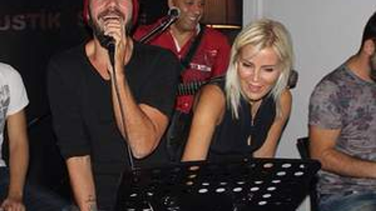 Ömür Gedik sahnesine Tolga Karel baskını Magazin