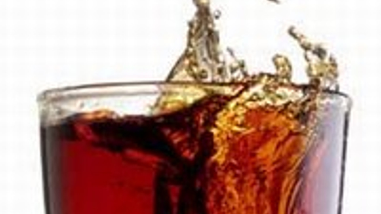 Исследование мочи. Моча цвета мясных помоев. Кола моча. Опыт кока кола и молоко. Темная моча.