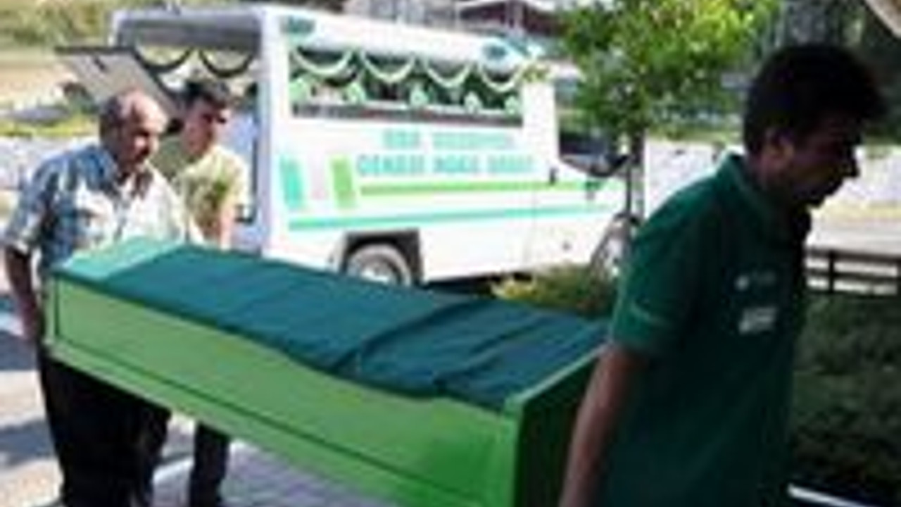 Uyuyan annesini siken