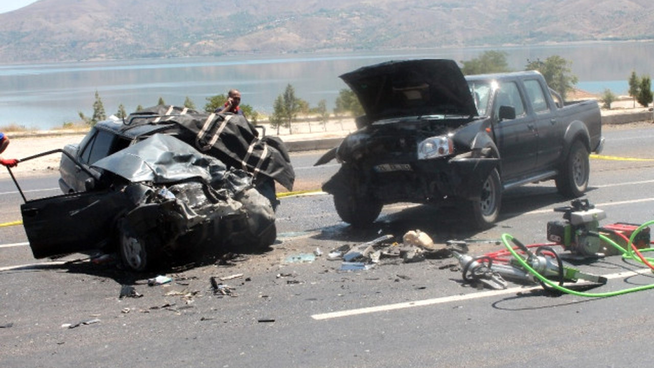 Elazığ�da korkunç kaza 1�i bebek 3 ölü, 1 yaralı 3. Sayfa