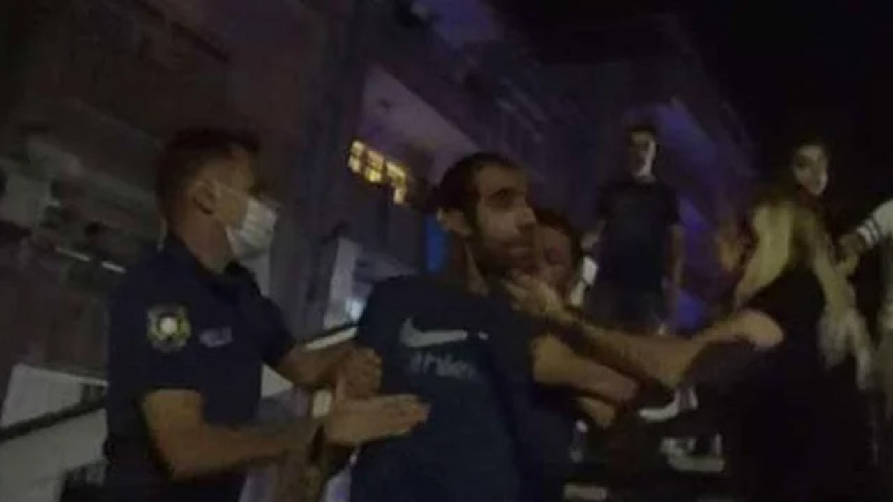 Karantinaya alınan kardeşler dehşet saçtı! Ev yakıp, gazetecilere