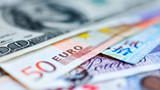 Dolar, euro ve altında sert hareket: Yeniden uçuşa geçti
