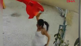 Türk bayrağına saldırı kamerada! Koparıp, çöpe attı