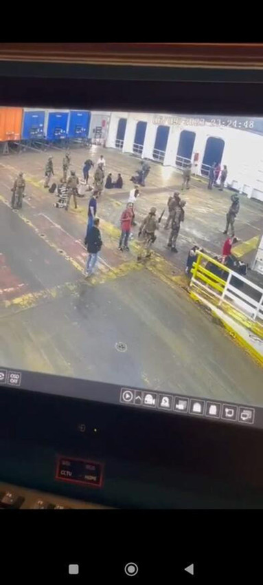 Kaçak göçmenler Türk gemisini alıkoydu - Resim: 4