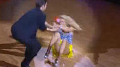 Seksi spiker Burcu <font color=red>nazara geldi</font> ! <font...