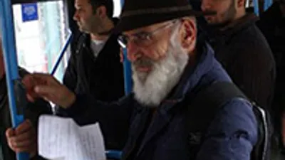 Ünlü tiyatrocu otobüste yakalandı