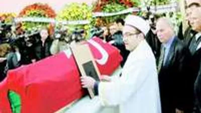 Cenazede imamdan ilginç tavır!