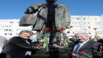 Mustafa Balbay, Uğur Mumcu Heykelini Açtı