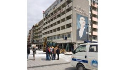 Çanakkalede Sahildeki Anafartalar Otel Yıkım Çalışmaları Başladı