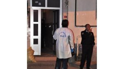 Yüksek Mimar, Çamaşır İpiyle Kendini Astı