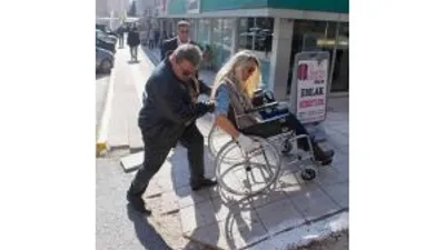 Beylikdüzü Belediye Başkanının Eşi Dilek İmamoğlu, Tekerlekli Sandalye...