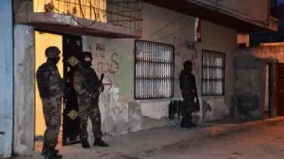 Adanada Uyuşturucu Çetelerine Şafak Operasyonu