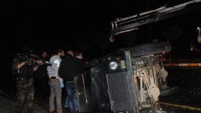 Hakkarideki Kobani Eyleminde Bir Banka Şubesine Molotoflu Saldırı...