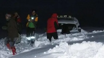 Çamlıhemşinde 3 Genç Karda Mahsur Kaldı (3)