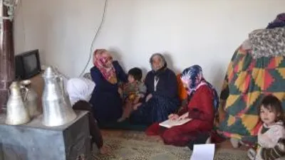 Özalp Kaymakamlığı Aile Kültür Merkezi Çalışanları Ev Ziyaretlerine Devam...