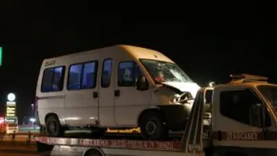 Denizlide İki Minibüs Çarpıştı: 7 Yaralı