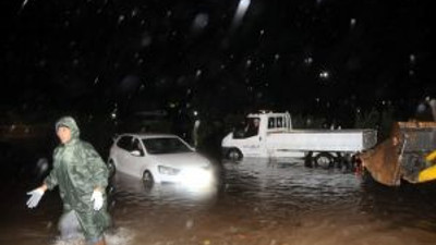Antalya Sağanak Ve Fırtınaya Teslim
