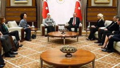 Saray'da sanatçı zirvesi