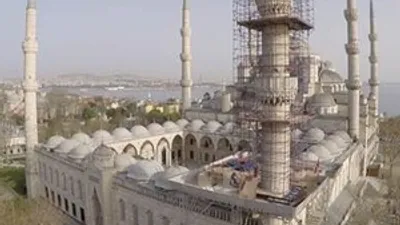 Sultanahmet'in bir minaresinde kayma var