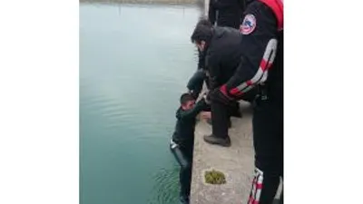 Polisten Kaçmak İçin Seyhan Nehrine Atladı