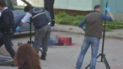 Korkunç intihar ! 12 kattan atladı...