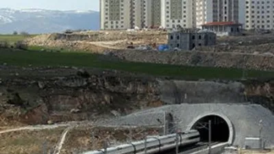 Hızlı tren tüneli üstüne TOKİ kondu