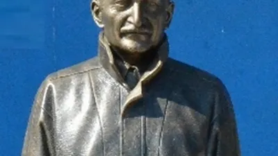 Kılıçdaroğlu heykel hediye etti