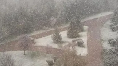 Başkent'e kar yağdı ! Tepkiler sel oldu