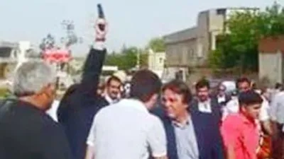 Adayları silahla karşıladılar
