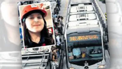 Metrobüs durağında kanlı gasp