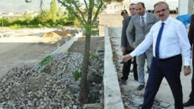 Hastaneye baskın yapan Vali fena fırça attı !