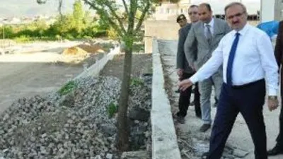 Hastaneye baskın yapan Vali fena fırça attı !