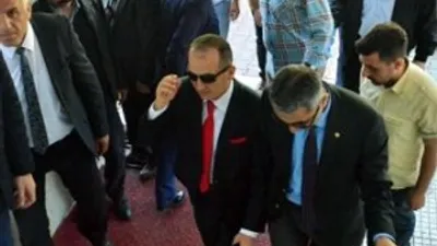 Aranan savcı teslim oldu