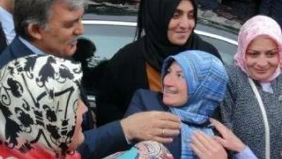 Gül,cuma Namazını Evinin Yakınındaki Beykoz Çavuşbaşı Merkez...