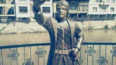 Selfie yapan şehzade heykeli !
