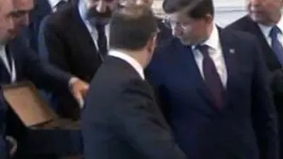 Davutoğlu hediyeyi iade etti