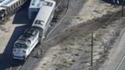 ABD'de yolcu treni raydan çıktı: 50 yaralı