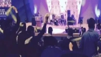Konser diye mitinge götürdüler !