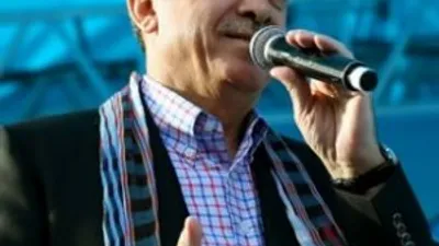Vali öğretmenleri mitinge çağırdı