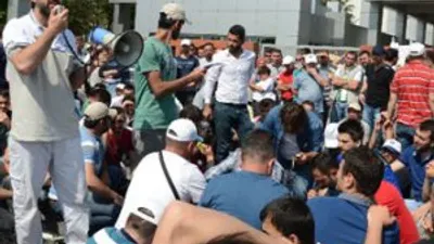 Tofaş işçilere resti çekti