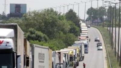 Sınır kapısında 15 km TIR kuyruğu !