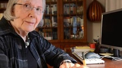 Ünlü yazar oyunun rengini belli etti