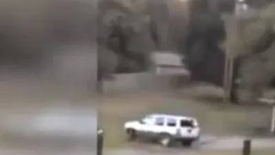 Karısına kızıp evini yıktı !