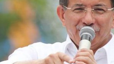 Davutoğlu: Cici demokrat rolü oynuyor