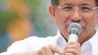 Davutoğlu: Cici demokrat rolü oynuyor