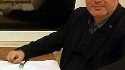 Alkollü doktor arkadaşını boğazladı !