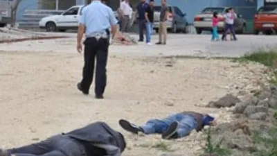 Sokak ortasında yere yığıldılar !