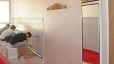 Öğrenci 20 bin liralık mescit yaptırdı